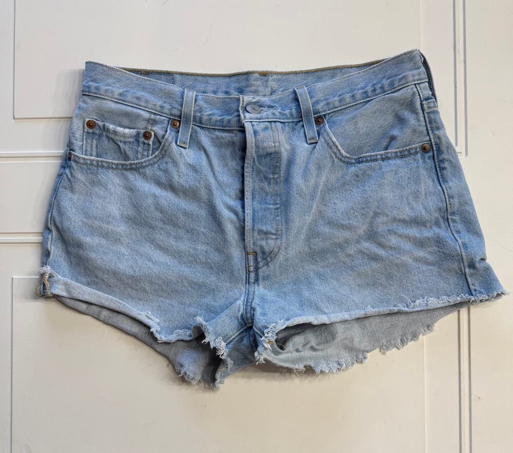 Levis 501 Womens Sz 8 Blue Denim Cut Off Jean Shorts Button Fly